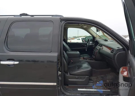 2009 Chevrolet Suburban 1500 Ltz z USA, uszkodzony, nr VIN 1GNFC36039R182142